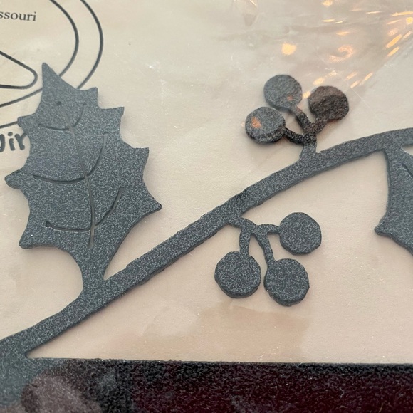 New, Holly Berry Metal Quilt/Craft Holder 🎄 - Picture 2 of 4